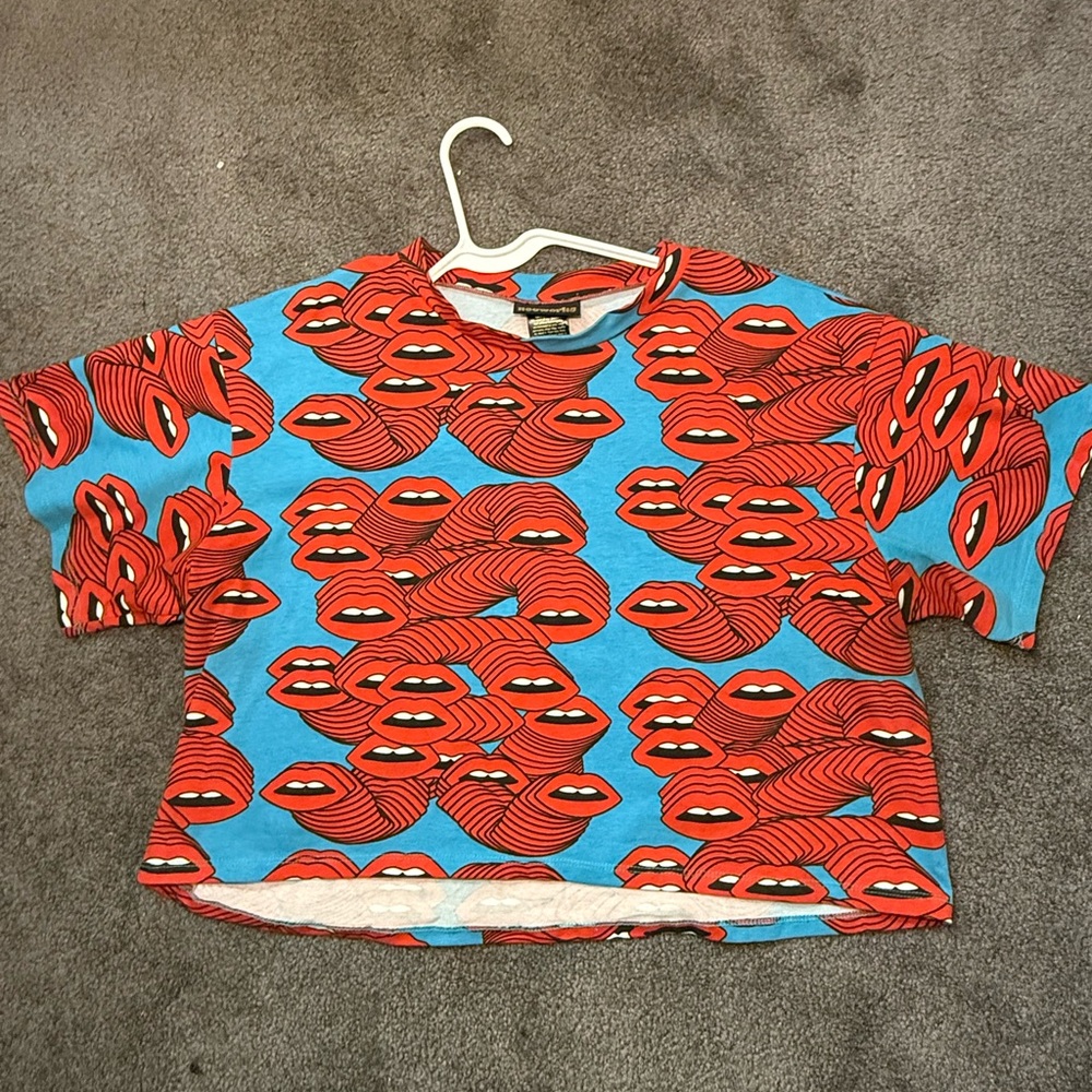 NooWorks Lips Crop Tee 2XL